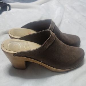 No. 6 Brown Suede Mules